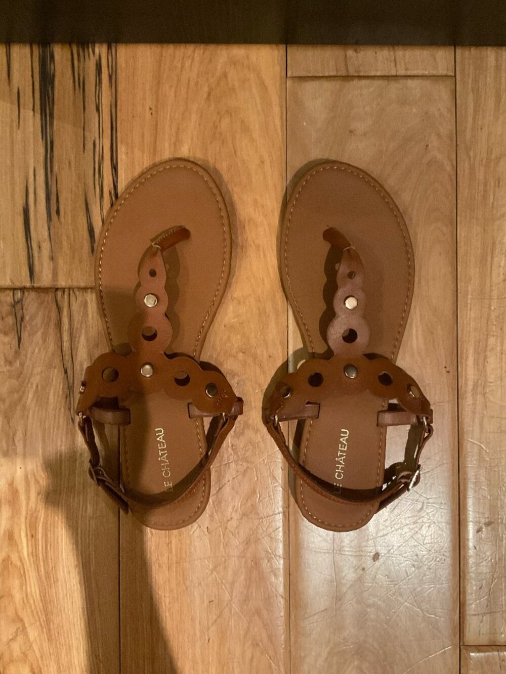 Le Chateau thong flat sandals - brown size 8